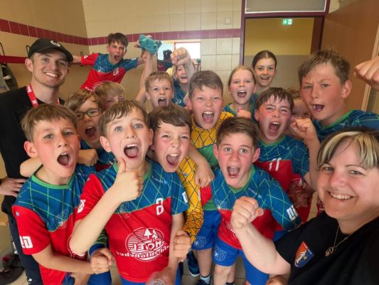 💙❤️ AUSWÄRTSSIEG! 🥳 
Unsere gemischte E-Jugend gewinnt 36:24 gegen den Jessener SV 53 e.V. ll 
Stark Kids 👏🏻😎 💙❤️