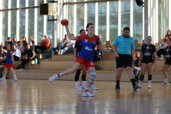 💙❤️ Unsere WJB verliert das Heimspiel 21:30 gegen den SG Kühnau Kopf hoch Mädels!
Blick nach vorne aufs nächste Spiel 🫠
Fotos von Marie 💙❤️
