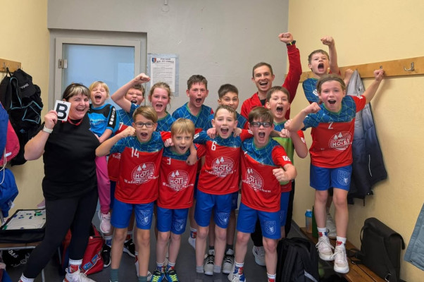 💙❤️ HEIMSIEG! 🥳 Unsere gemischte E-Jugend gewinnt 30:29 gegen den Jessener SV 53 e.V. 💙❤️