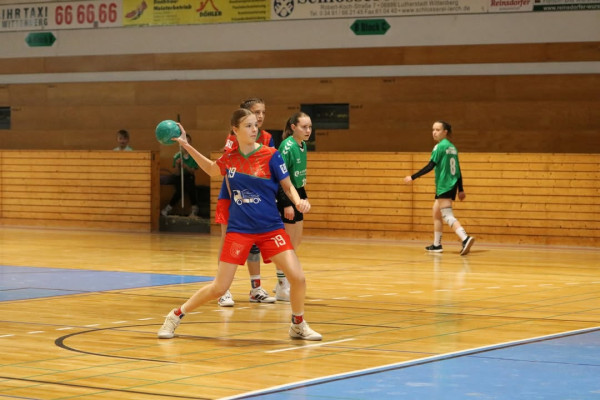 💙❤️ Auswärtsniederlage für unsere WJB.  
Gestern unterlag das Team dem SV Grün-Weiß Wittenberg-Piesteritz Abt. Handball mit 27:16.  
Kopf hoch, Mädels das nächste Spiel kommt und ihr kämpft weiter! 
Fotos von Marie 💙❤️