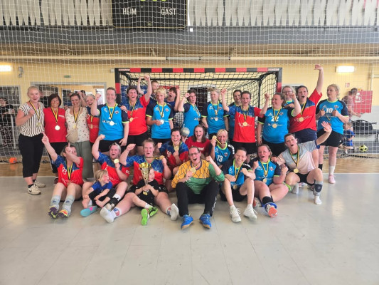 💙❤️ Hier kommen die Bilder zum Meisterschafts Spiel der Ü35 Frauen. SV Blau-Rotes FUN-Team gegen den TSV Wefensleben 1990e.V 🤗
Fotos von Marie 💙❤️
